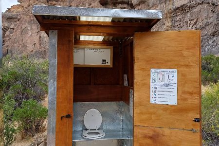 [Argentina] Mantenimiento de baños en Piedra Parada
