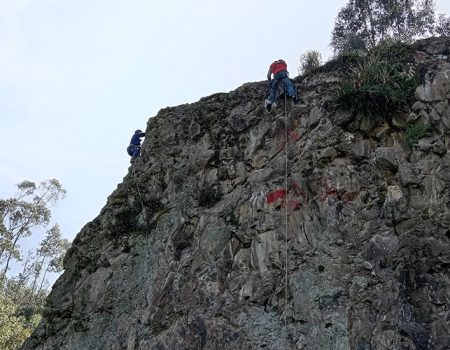 [Ecuador] Equipamiento de vías de escalada en Huantuk Rumi